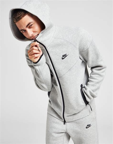 100 voetbal nike tech|nike tech fleece shirts.